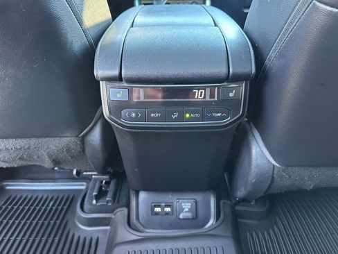 Used 2021 Toyota Highlander Platinum image 21