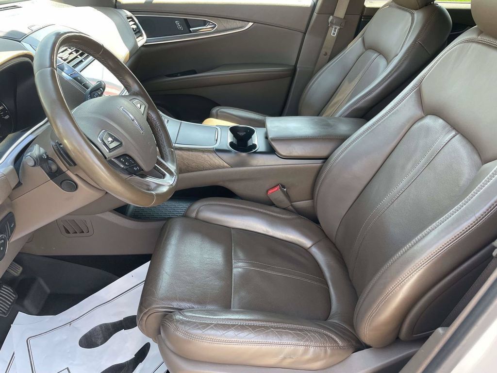 Used 2016 Lincoln MKX Reserve w/ Technology Package AWD/4WD image 13