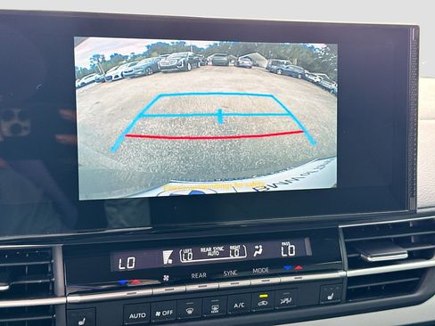 Used 2025 Toyota Sienna XLE FWD image 33