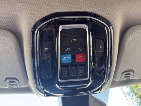 Used 2022 Jeep Grand Wagoneer Series I AWD/4WD image 25