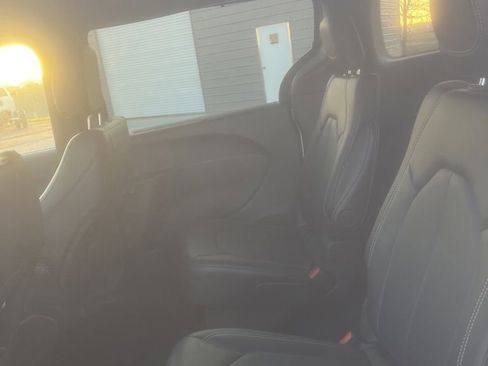 New 2026 Chrysler Pacifica Select image 7