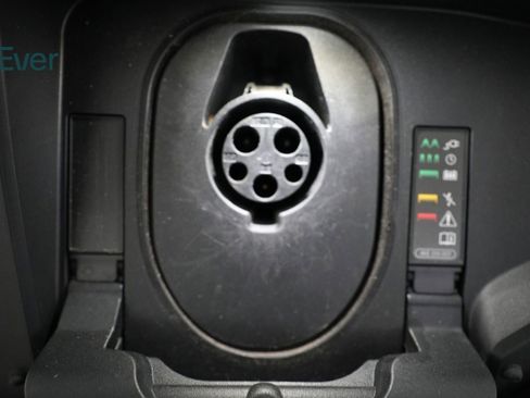 Used 2024 Audi Q8 e-tron Premium Plus w/ Premium Plus Package image 25