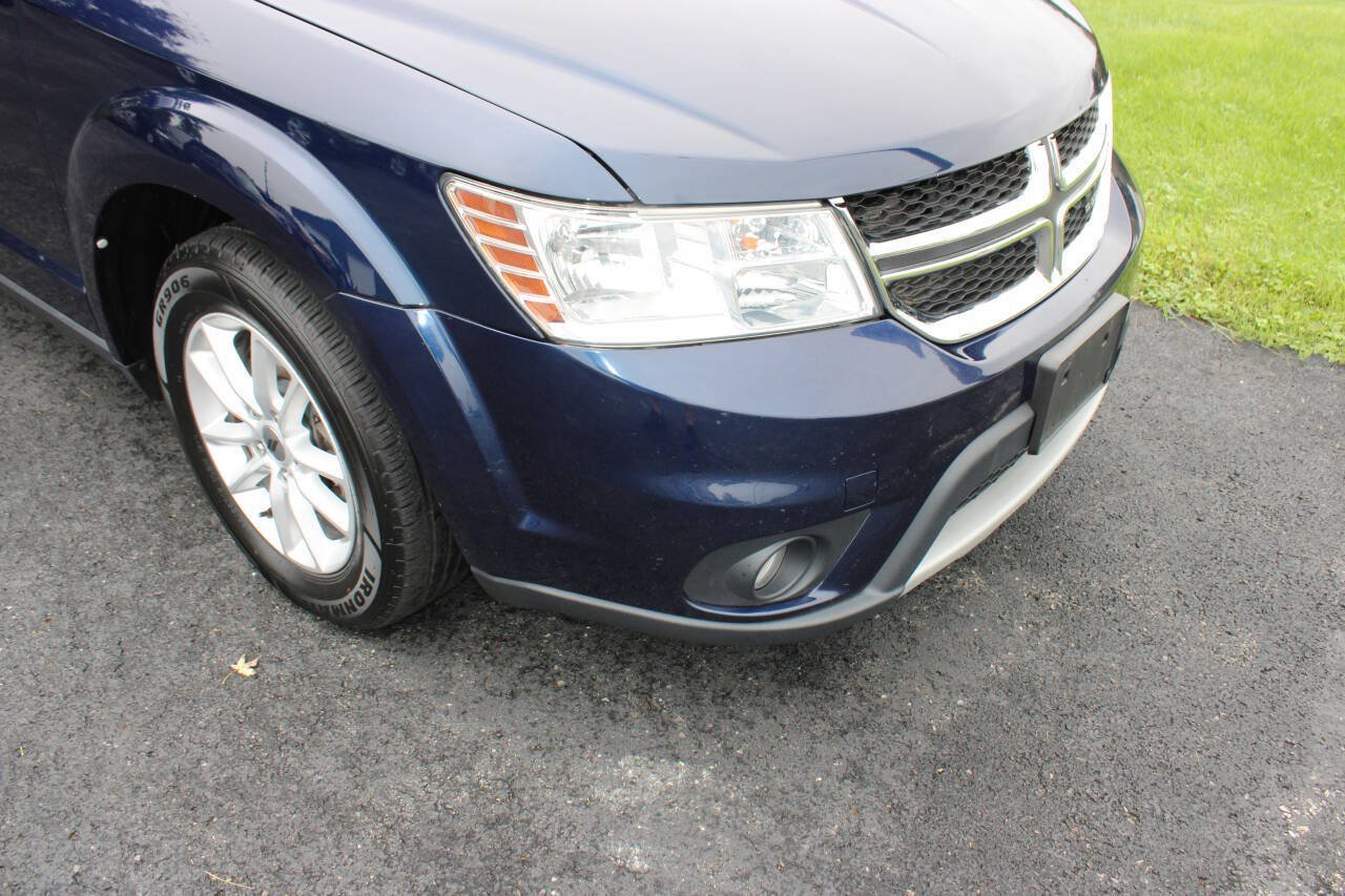 Used 2018 Dodge Journey SXT w/ Safe & Sound Group FWD image 4