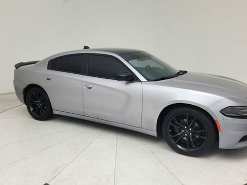 Used 2017 Dodge Charger SXT w/ Plus Group RWD image 7