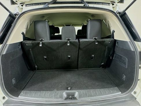 Used 2024 Nissan Pathfinder SV FWD image 33