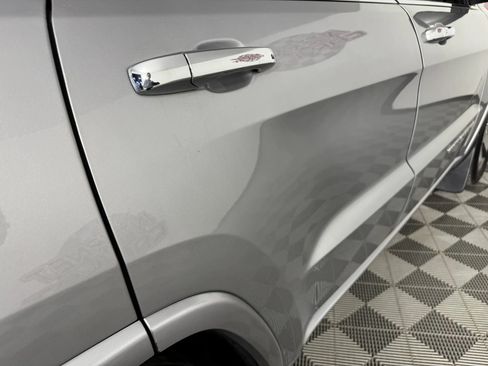 Used 2014 Jeep Grand Cherokee Overland AWD/4WD image 31