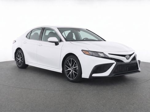 Certified 2021 Toyota Camry SE FWD image 2