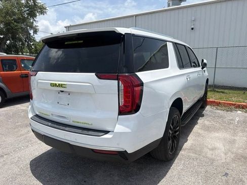 Used 2023 GMC Yukon XL Denali AWD/4WD image 11
