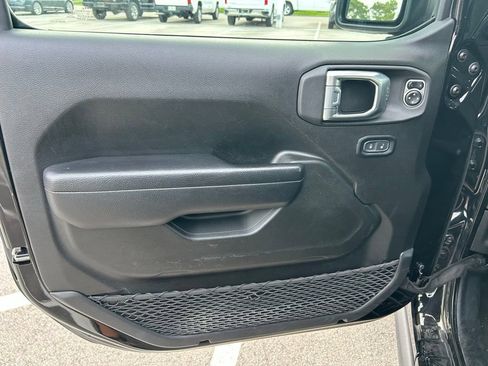 Used 2024 Jeep Wrangler Unlimited Rubicon 4xe AWD/4WD image 17