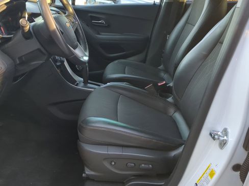 Used 2020 Chevrolet Trax LT w/ Driver Confidence Package image 21