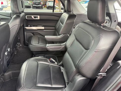 Used 2021 Ford Explorer XLT w/ Equipment Group 202A AWD/4WD image 14