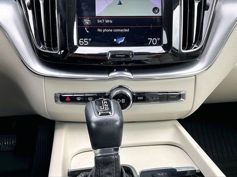 Used 2019 Volvo XC60 T5 Momentum w/ Premium Package image 24