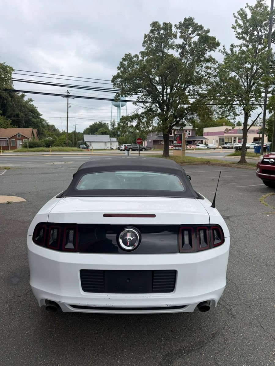 Used 2014 Ford Mustang Convertible RWD image 4