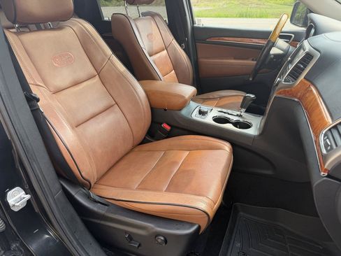 Used 2011 Jeep Grand Cherokee Overland AWD/4WD image 30