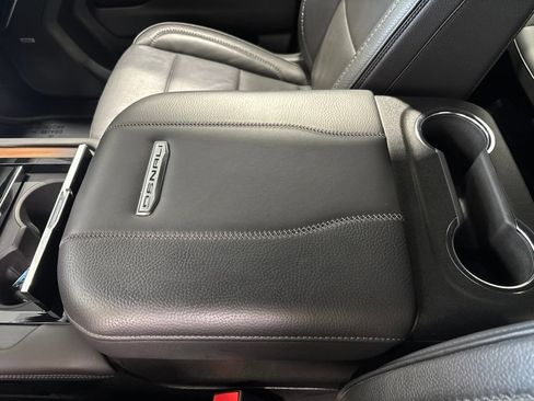 Used 2025 GMC Yukon XL Denali AWD/4WD image 40