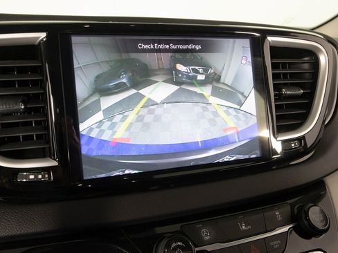 Used 2022 Chrysler Pacifica Touring-L image 24