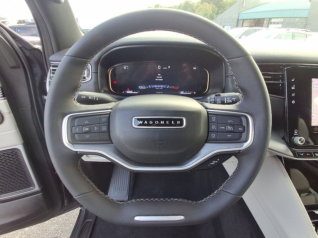 Used 2025 Jeep Wagoneer 4WD image 22