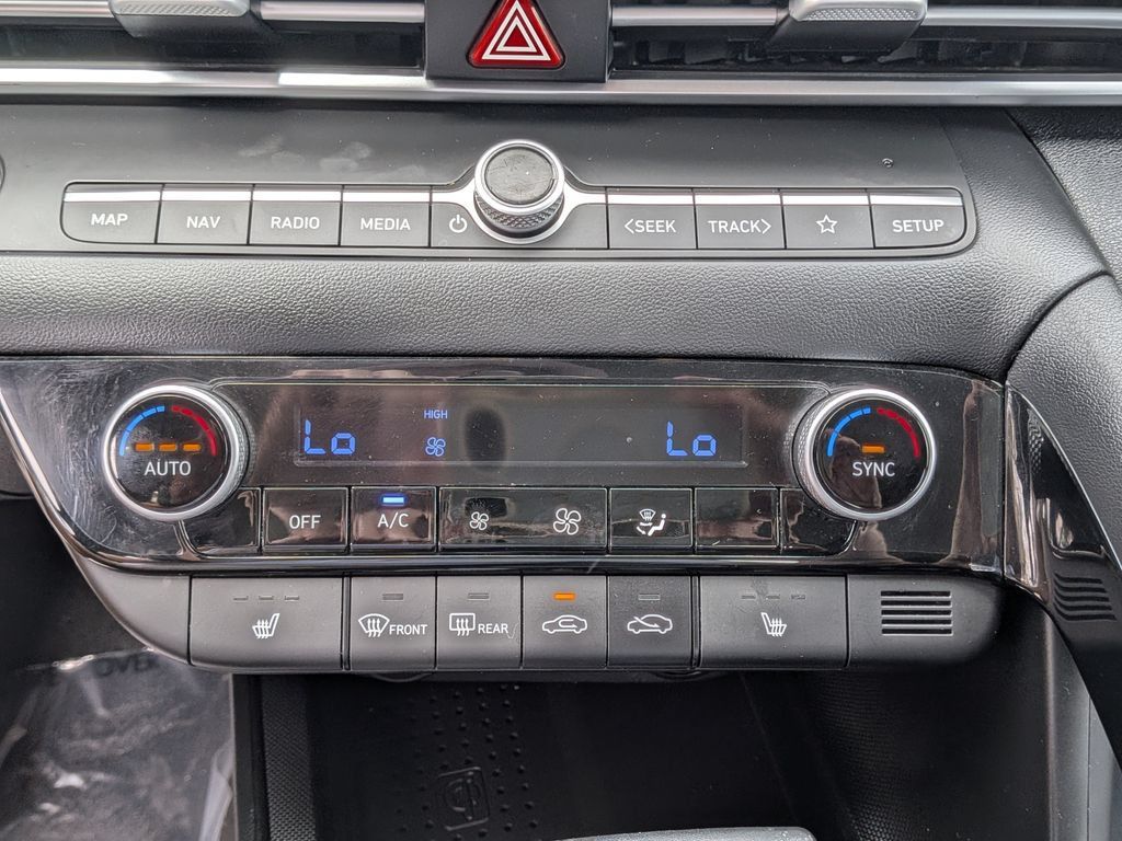 Used 2023 Hyundai Elantra SEL w/ Convenience Package FWD image 22