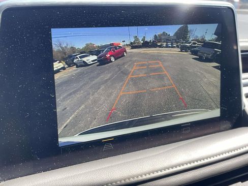 Used 2023 Chevrolet Suburban Premier image 16