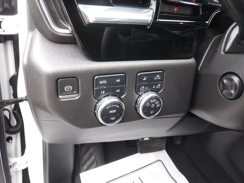 Used 2023 GMC Sierra 1500 SLT image 19