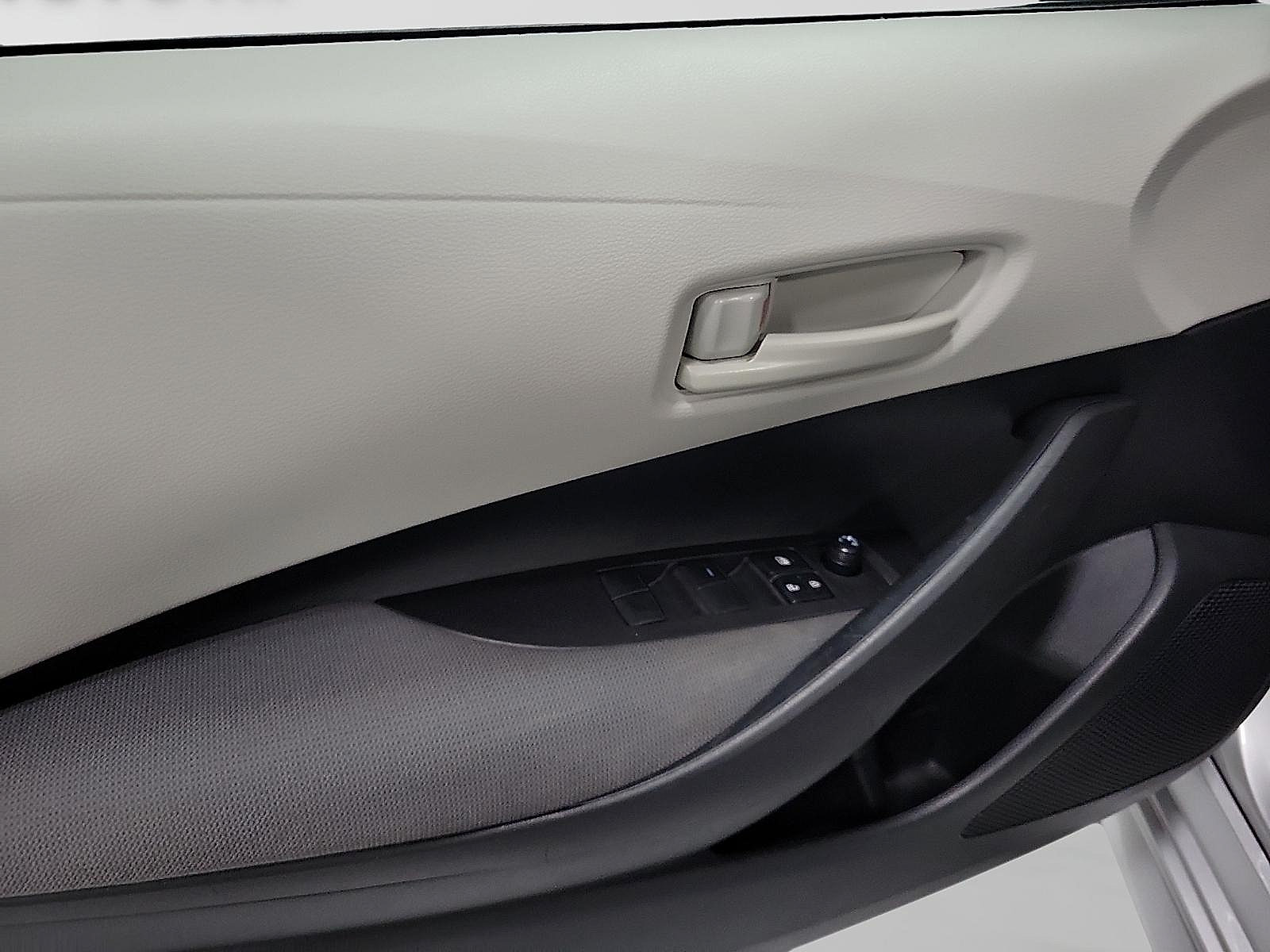 Certified 2025 Toyota Corolla LE FWD image 9