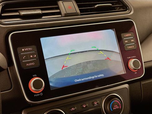 Used 2025 Nissan Leaf S image 22