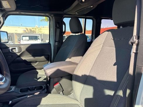 Used 2024 Jeep Wrangler Unlimited Sahara AWD/4WD image 26