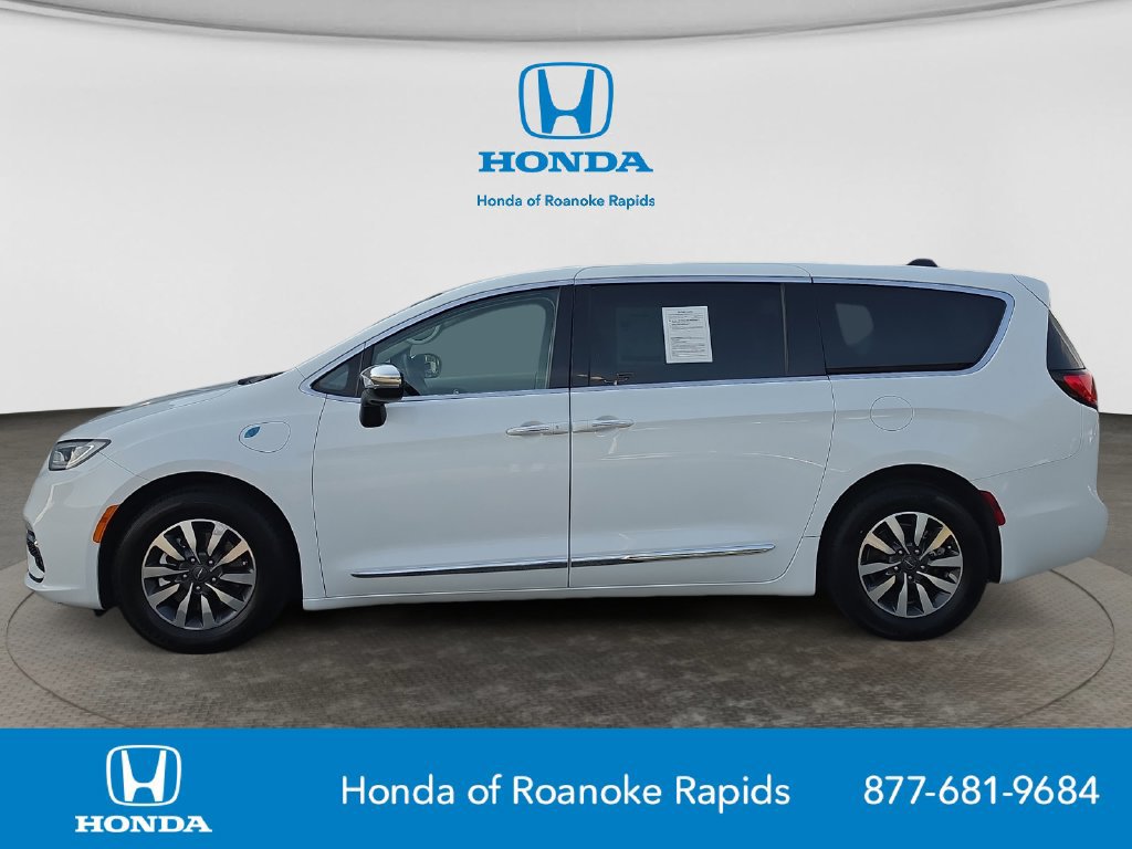 Used 2023 Chrysler Pacifica Limited FWD image 2