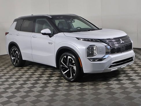 New 2025 Mitsubishi Outlander SEL image 2