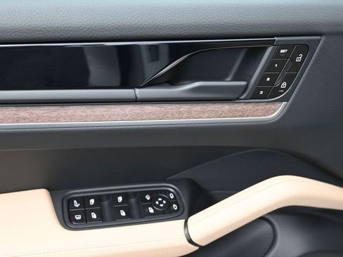 New 2025 Porsche Cayenne S AWD/4WD image 8