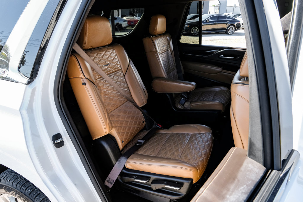 Used 2022 Cadillac Escalade Premium Luxury AWD/4WD image 36