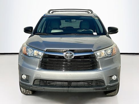 Used 2016 Toyota Highlander XLE image 2
