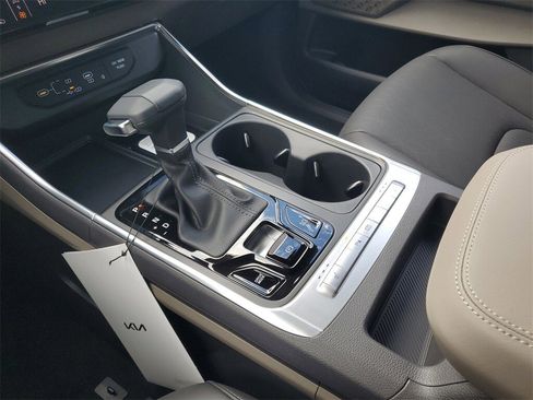 New 2026 Kia Carnival EX image 18