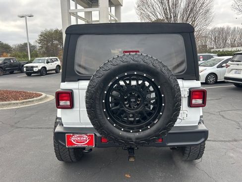 Used 2018 Jeep Wrangler Unlimited Sahara image 6