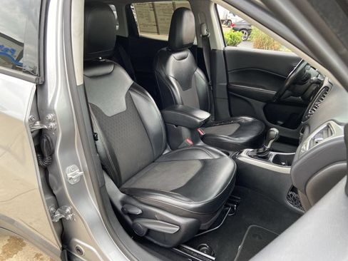 Used 2019 Jeep Compass Latitude FWD image 21