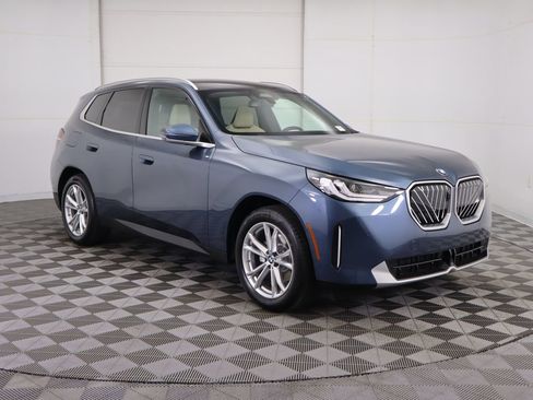 Used 2025 BMW X3 xDrive30i w/ Premium Package image 4