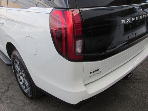 New 2025 Ford Expedition Active image 12