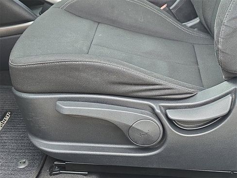 Used 2017 Hyundai Veloster Value Edition image 23