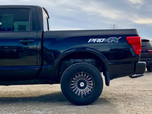 Used 2018 Nissan Titan PRO-4X image 12