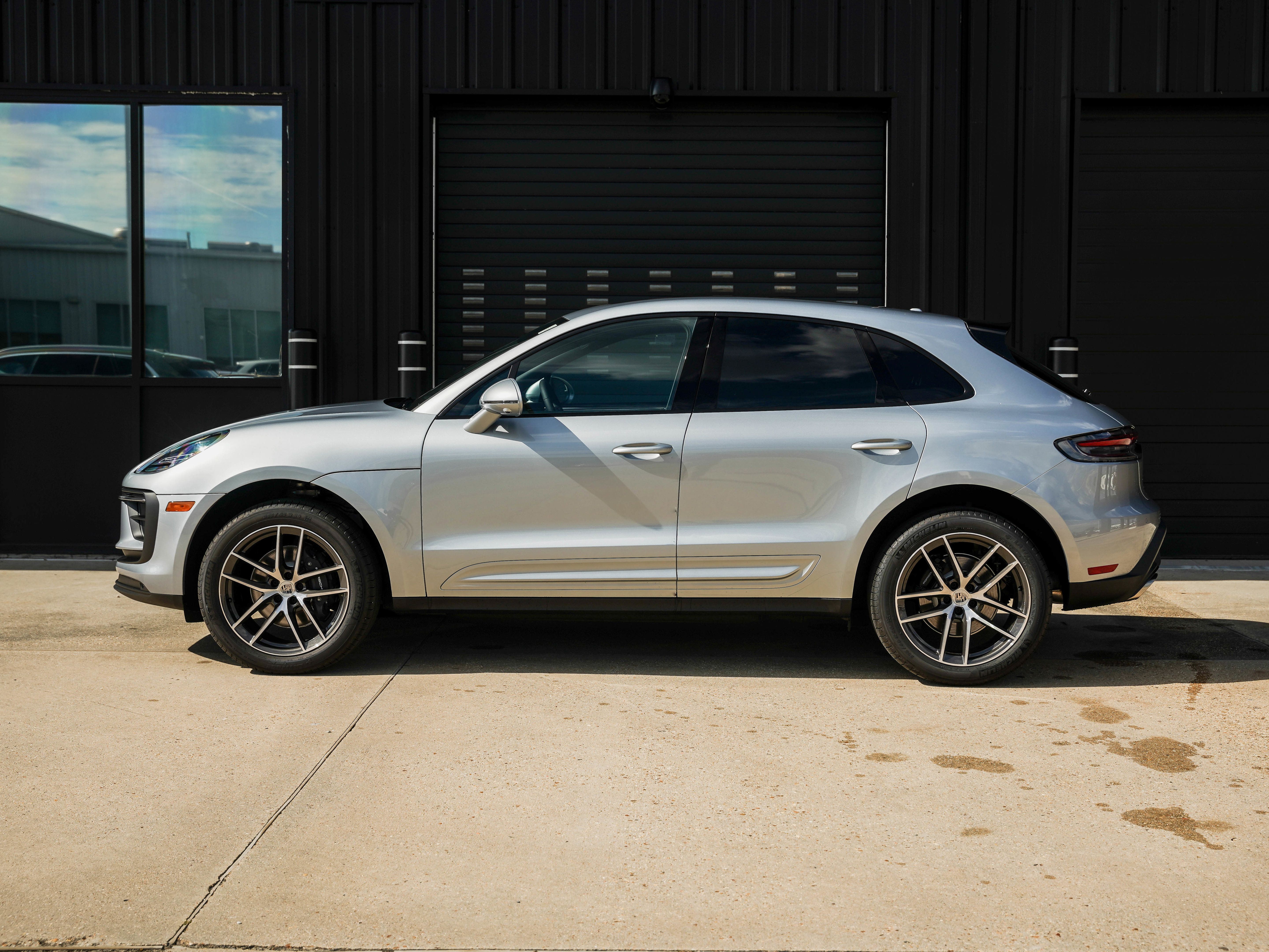 Certified 2026 Porsche Macan AWD/4WD image 2
