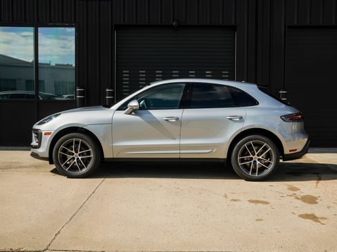 New 2026 Porsche Macan image 2