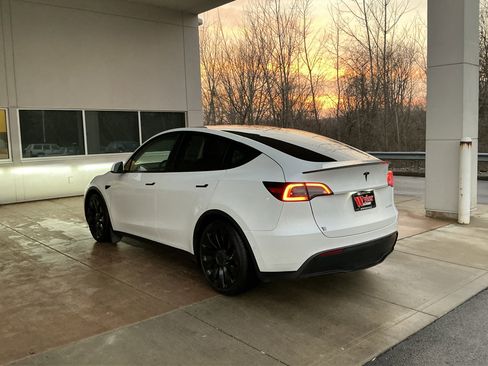 Used 2022 Tesla Model Y Performance image 20