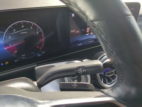 Used 2025 Mercedes-Benz GLB 250 image 12