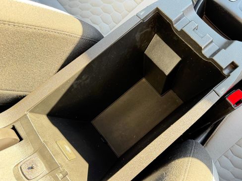 Used 2019 Chevrolet Equinox LS image 48