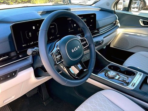 Certified 2026 Kia Carnival SX image 9