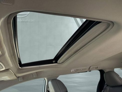 Used 2024 Toyota Sienna XLE w/ XLE Plus Package image 21