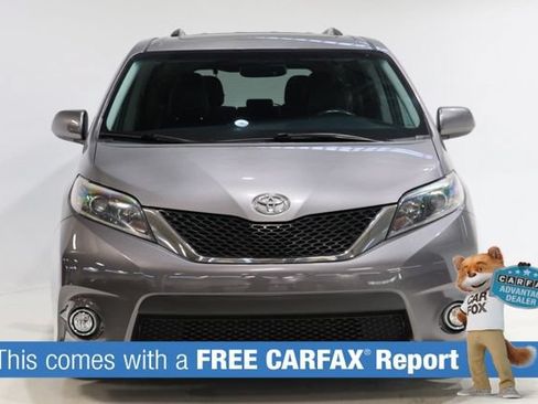 Used 2017 Toyota Sienna SE Premium FWD image 2