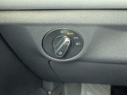 Used 2025 Volkswagen Jetta SE w/ Sunroof Package FWD image 24