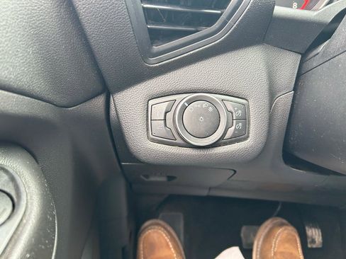 Used 2017 Ford Escape SE image 27