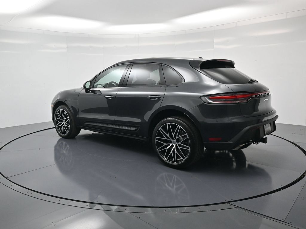 Certified 2026 Porsche Macan AWD/4WD image 3